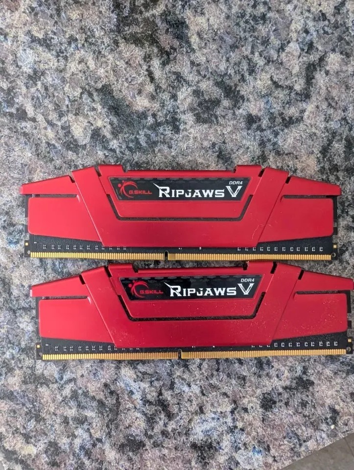 G.Skill Ripjaws V 16GB (2x8GB) RAM DDR4 2400MHz F4-2400C15D-16GVR