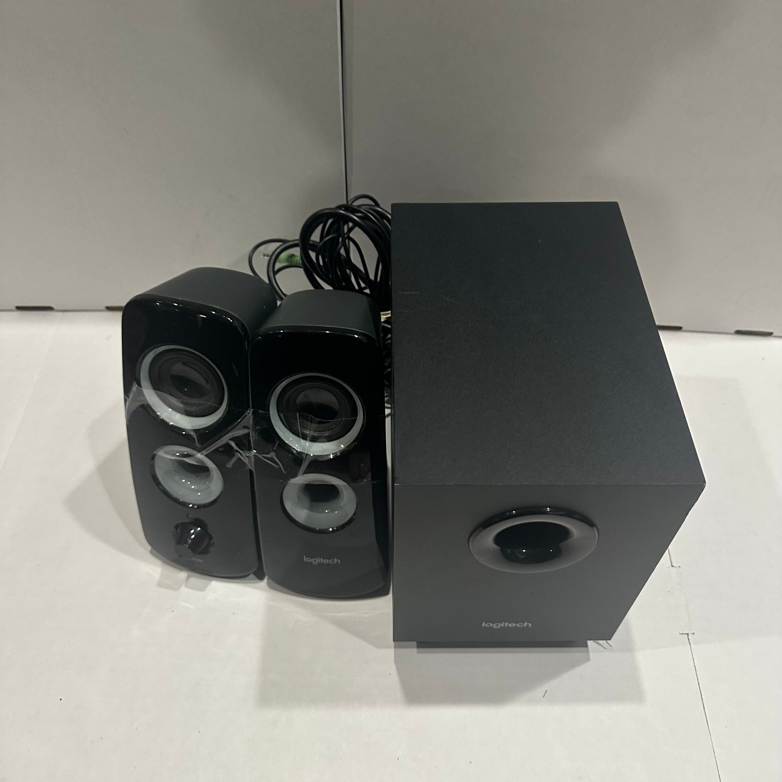 Logitech Z323 2.1 Speaker System Subwoofer Computer Speakers 360 Sound S-00075A