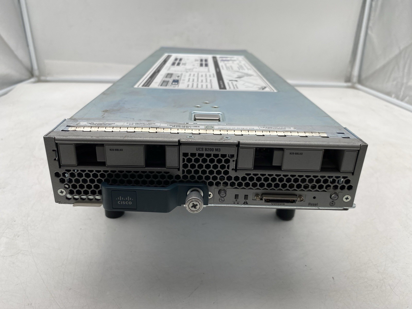 CISCO UCSB-B200-M3 UCS B200 M3 Blade Server 2x Intel Xeon E5-2650 No Ram/Storage