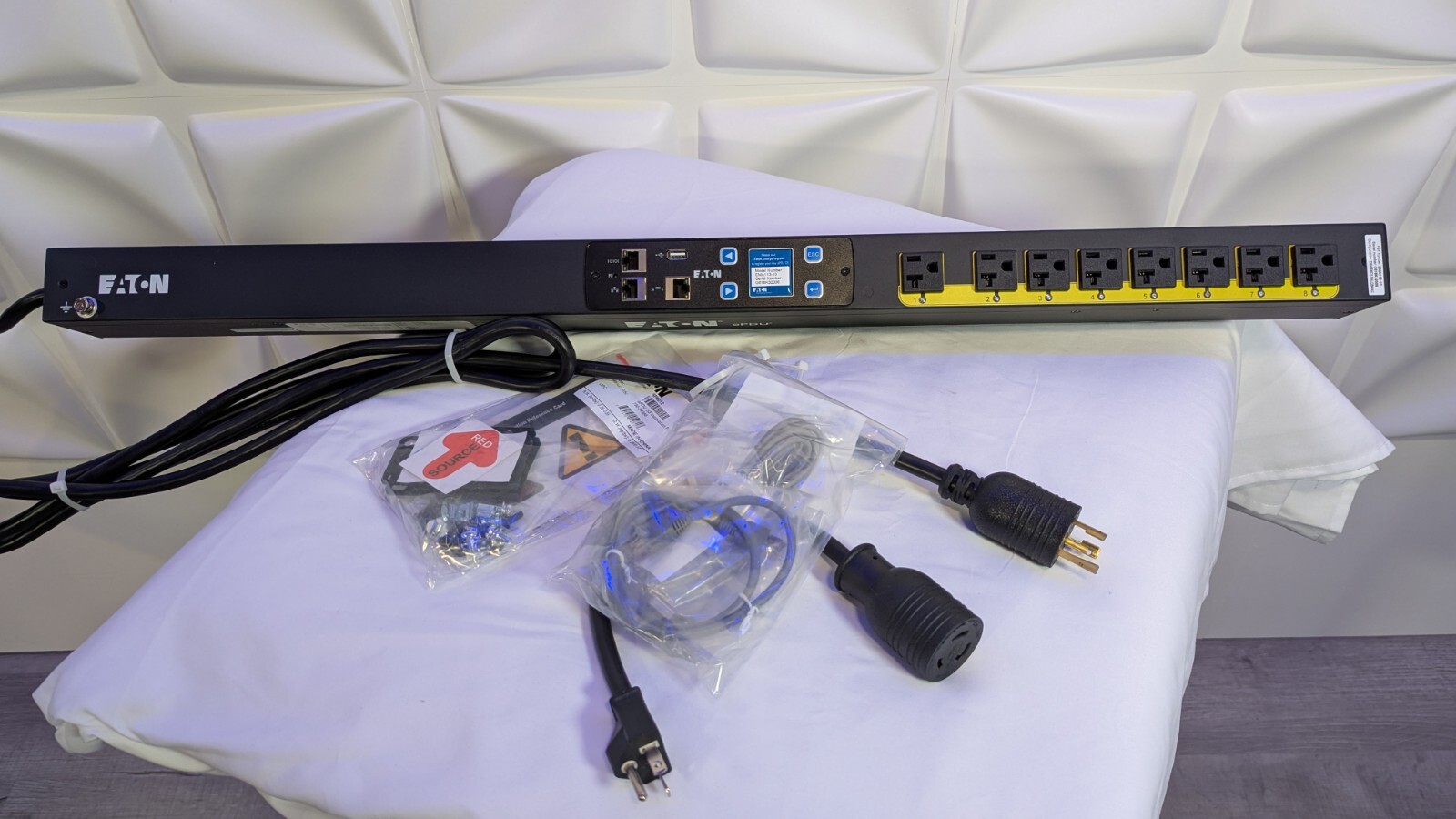 EATON EMA113-10, 16Amp, 8 Outlet, Vertical Rack Mount, Managed PDU (New In Box)