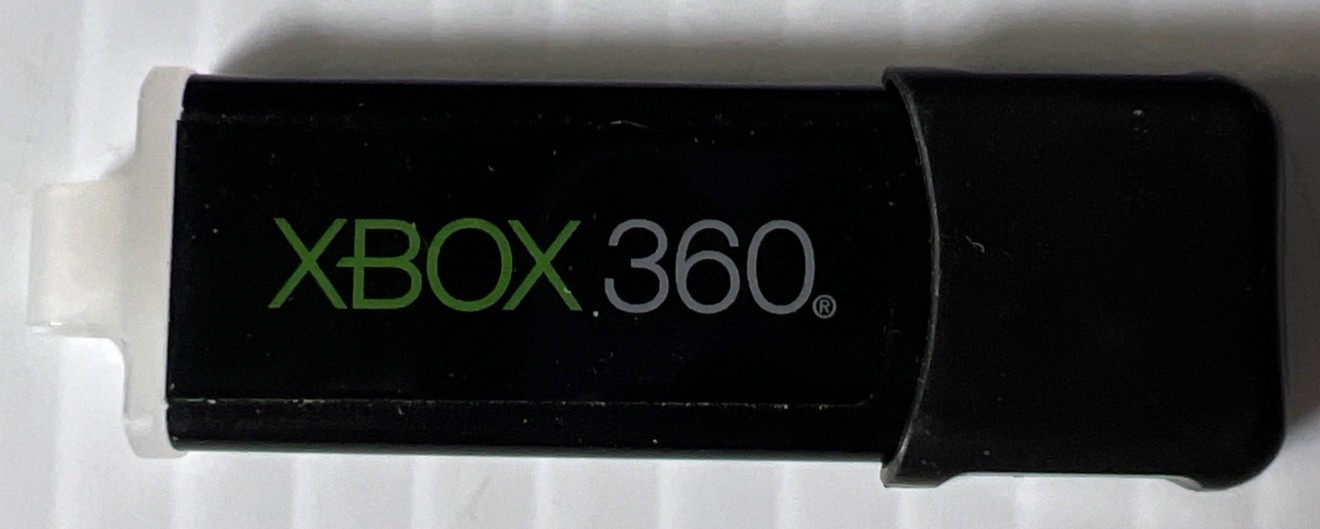 Microsoft Xbox 360 16 GB Sandisk USB Flash Drive / Memory Storage 