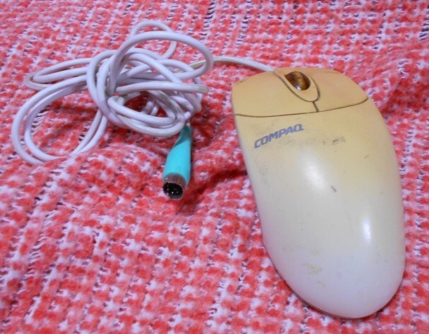 Compaq Mouse, Vintage Scroll Wheel PS/2 - Logitech M-S48a + FREE Gift