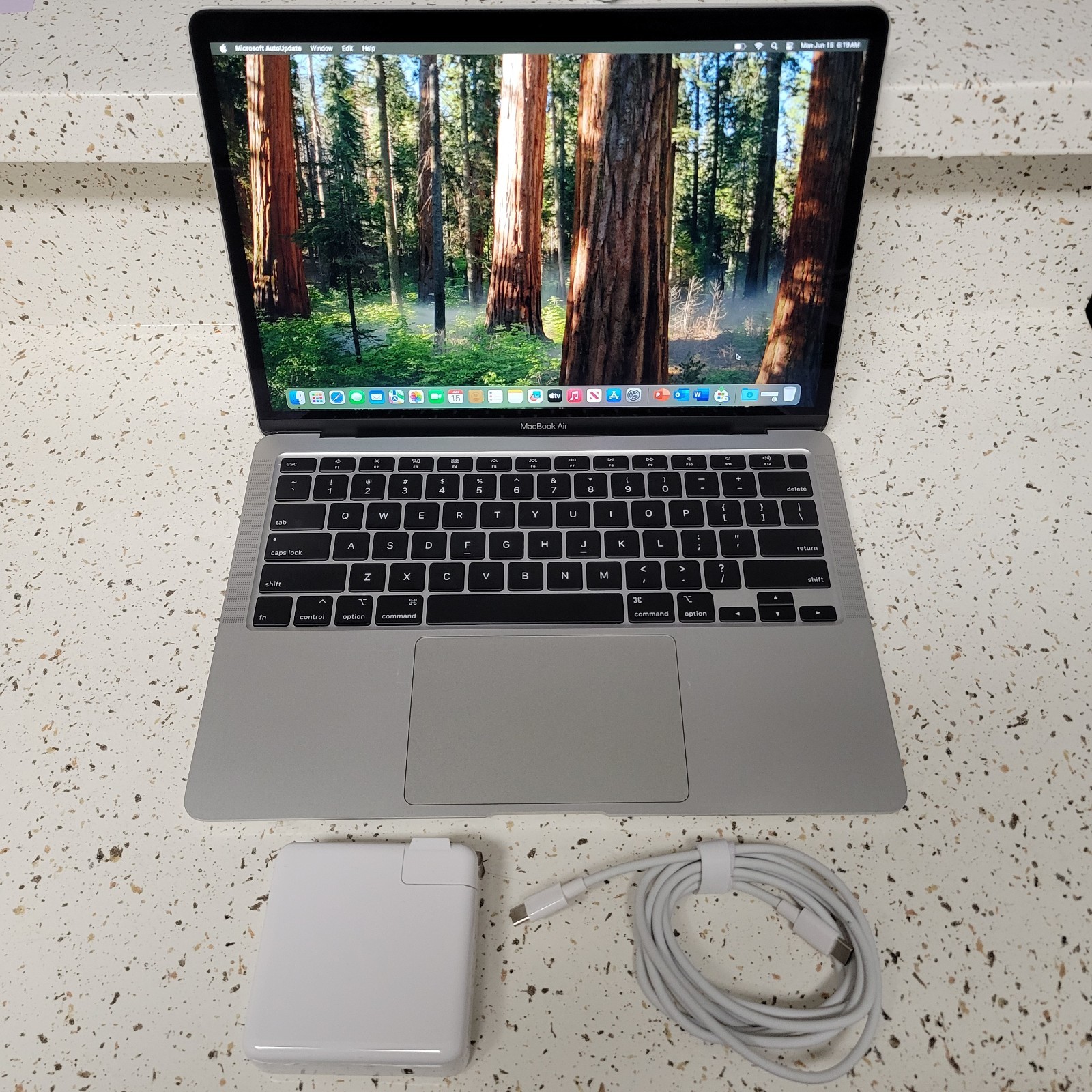 MacBook Air 2020 (Excellent condition, Microsoft office installed, i5 Processor)