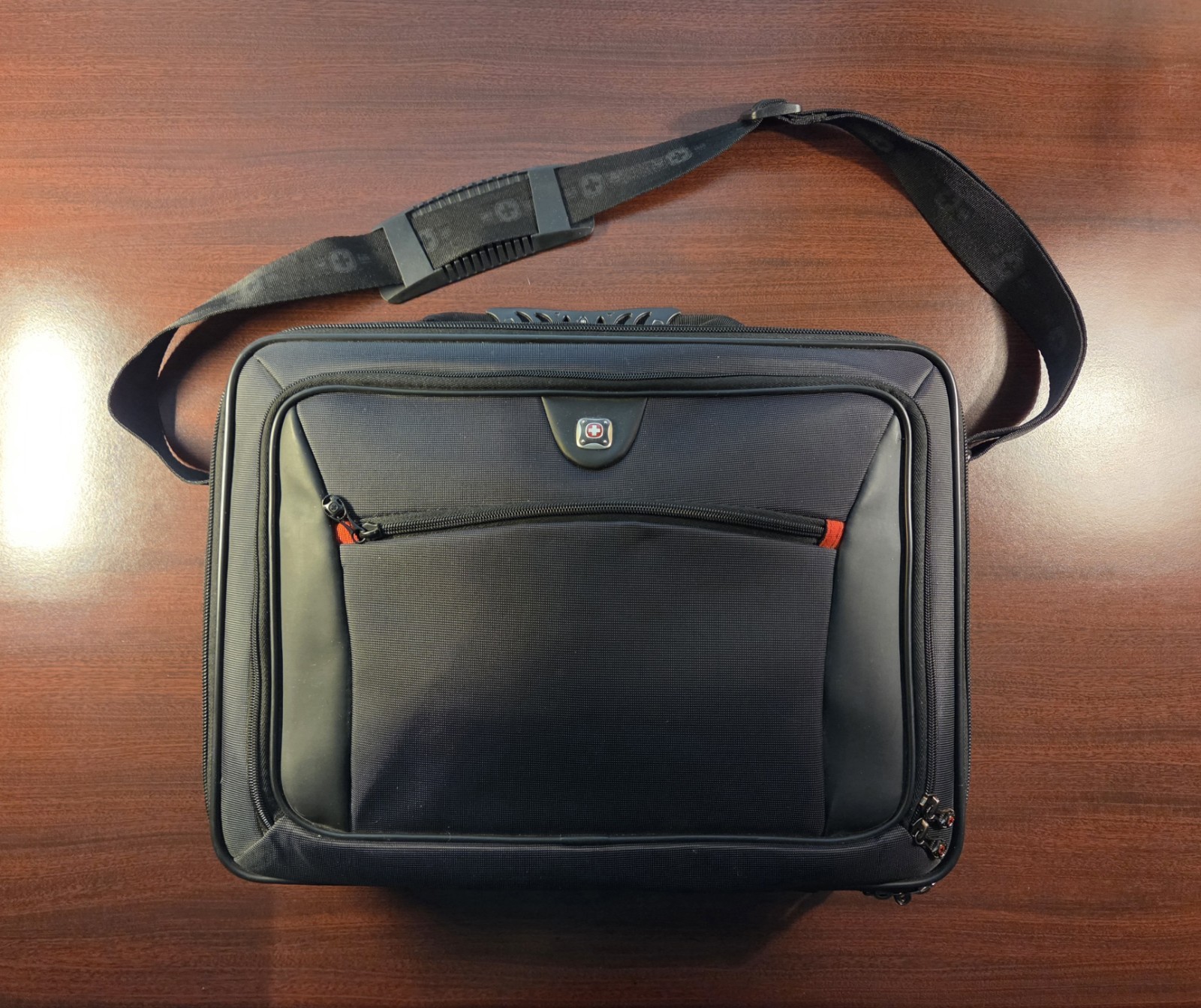 Swiss+Gear by Wenger Laptop Case, Checkpoint Friendly • in Black w/Accents • New