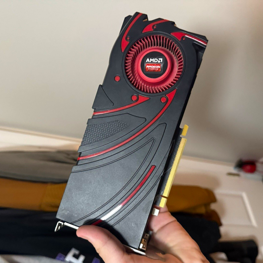 Sapphire AMD Radeon R9 285 2GB GDDR5 PCIe x16 Graphics Card DVI HDMI DP