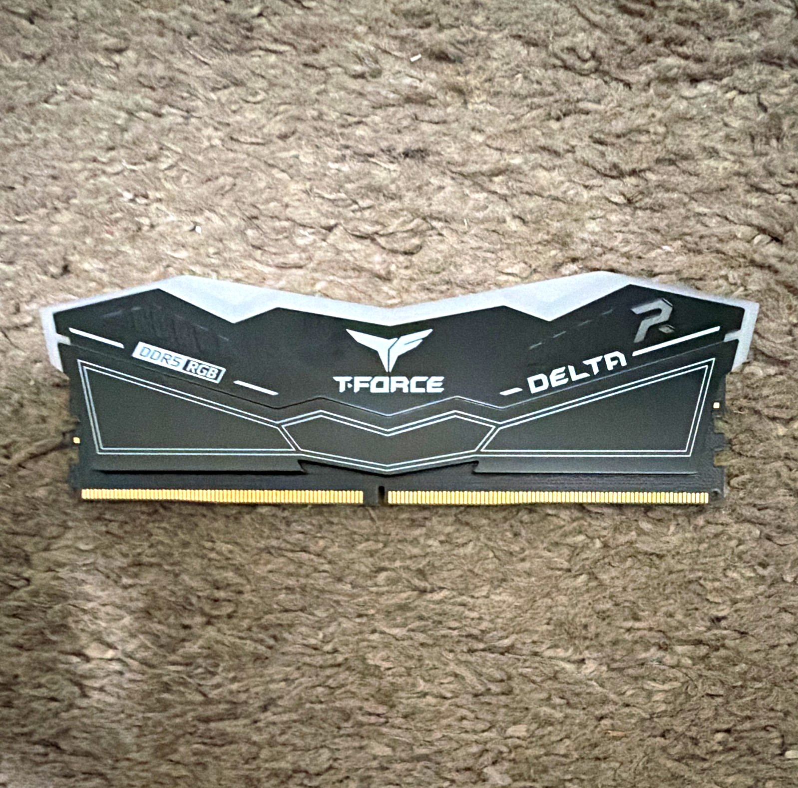 T-FORCE DELTA RGB 16GB DDR5-6000 DIMM FF3D516G6000HC38JBK
