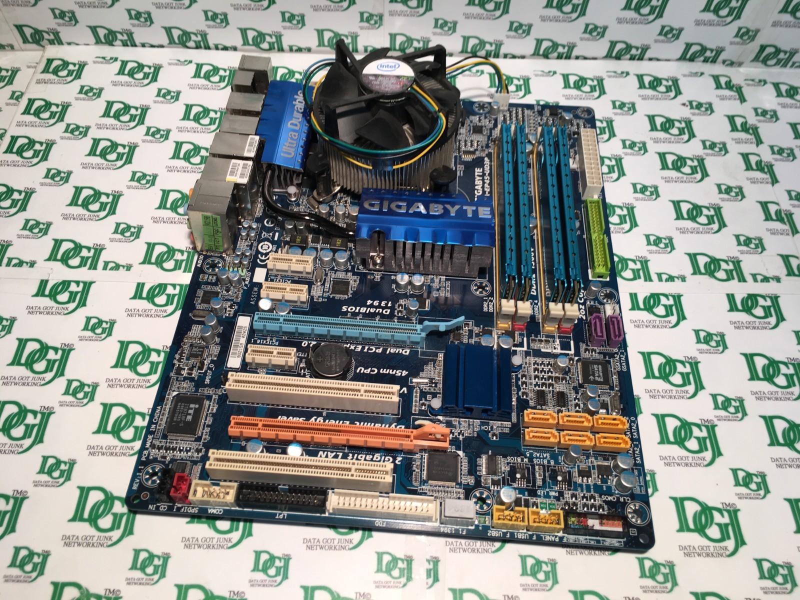 Gigabyte GA-EP45-UD3P LGA775 Motherboard + Core 2 Quad 2.66GHz + 8GB RAM