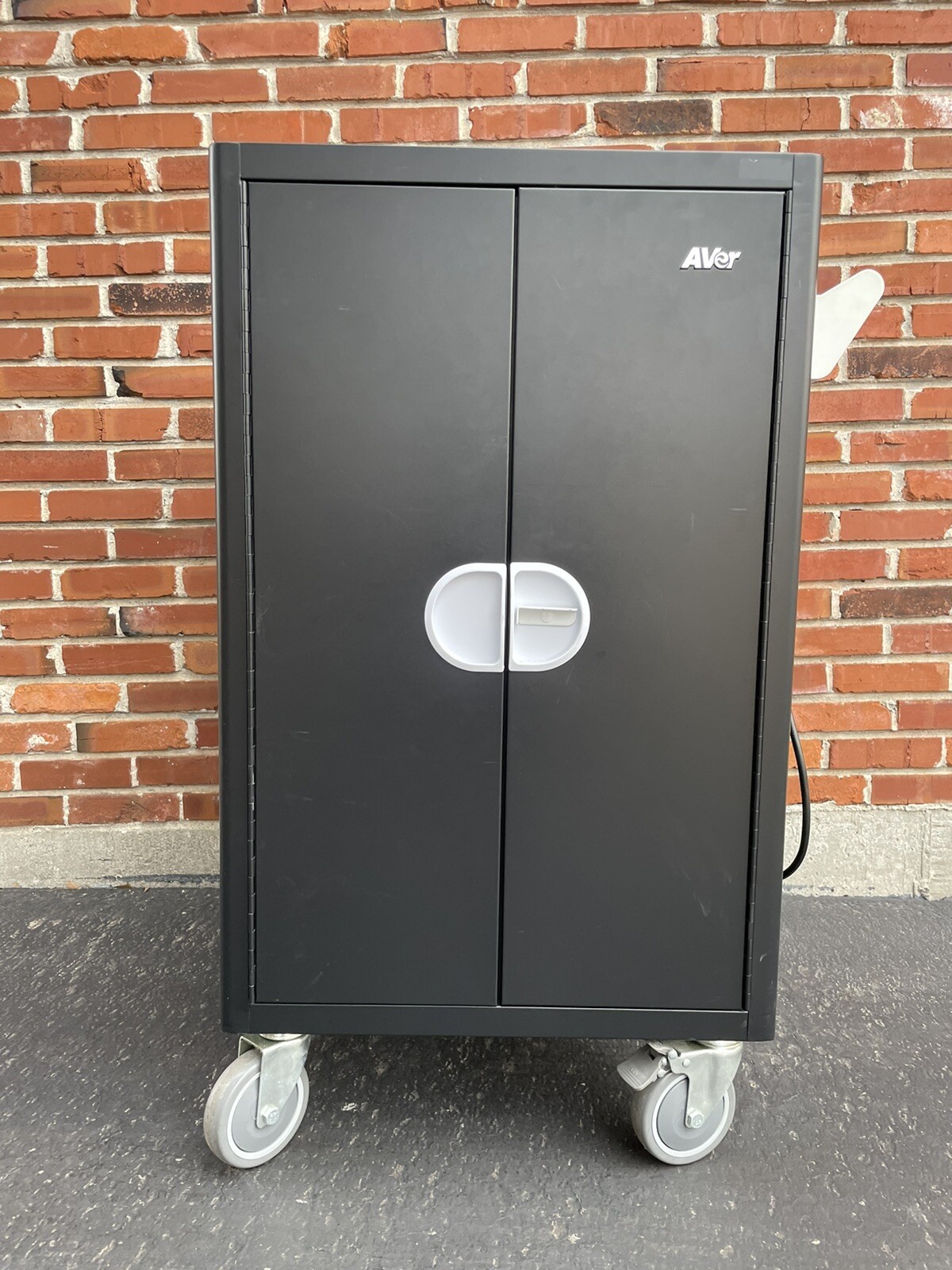 AVer Chromebook, Tablet, iPad STORAGE CHARGING CART. Used Great Condition