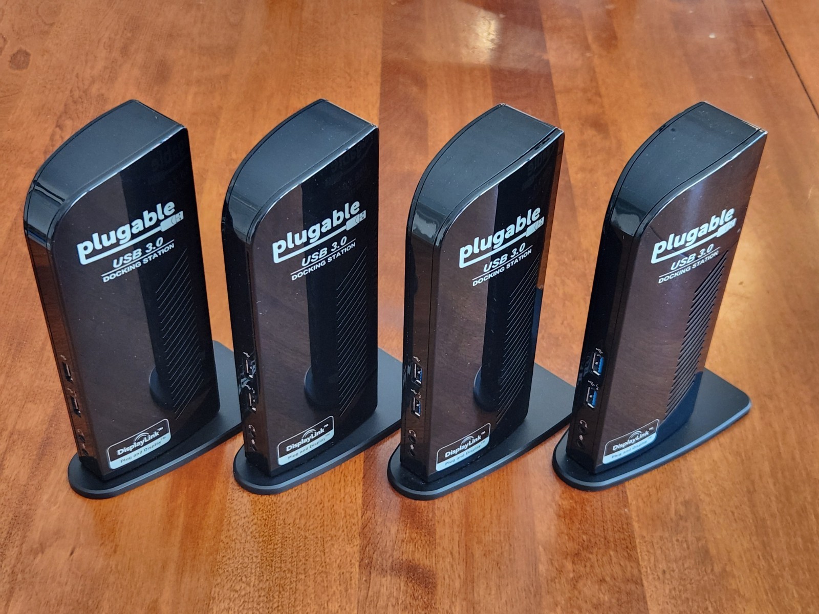 LOT 4X UD-3900 Plugable Docking StationS