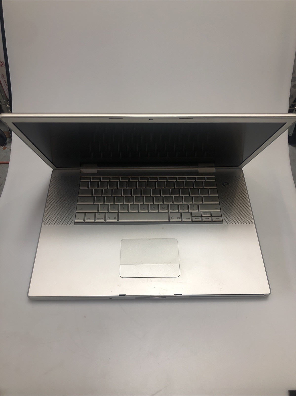 Apple MacBook Pro 3,1 17 Inch Intel Core 2 Duo T7700 4GB RAM 160GB MacOS 10.9.4