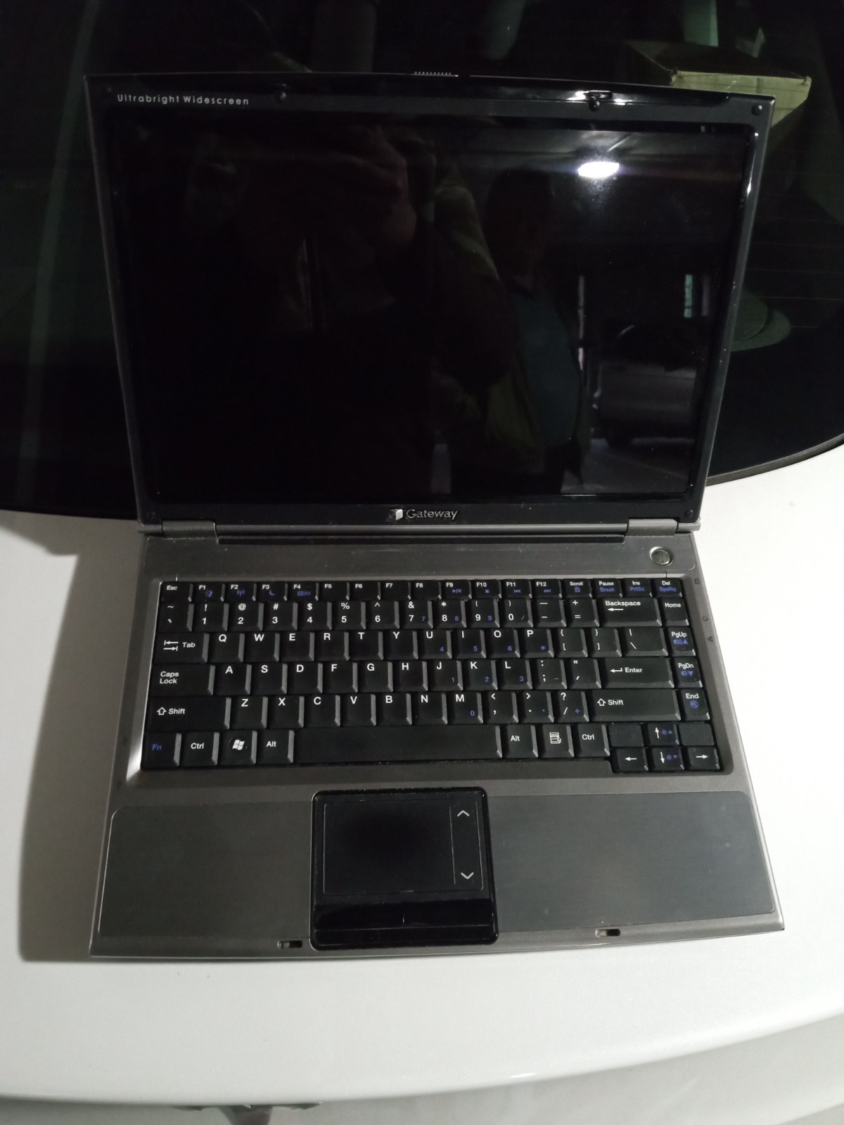 Gateway Laptop Model W340UI (Missing Battery Pack) For Parts, Untested.