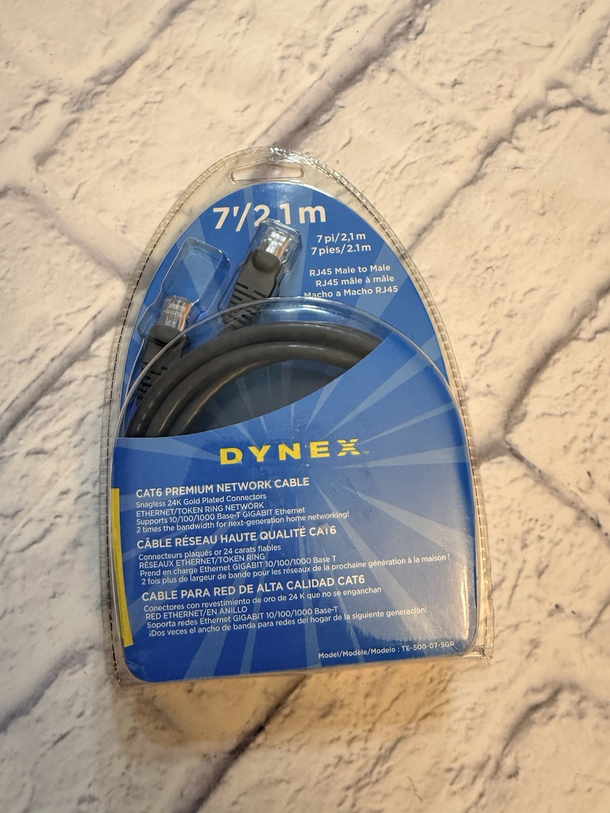 Dynex CAT6 Premium Network Cable RJ45 Male to Male 7' / 2.1m Snagless 