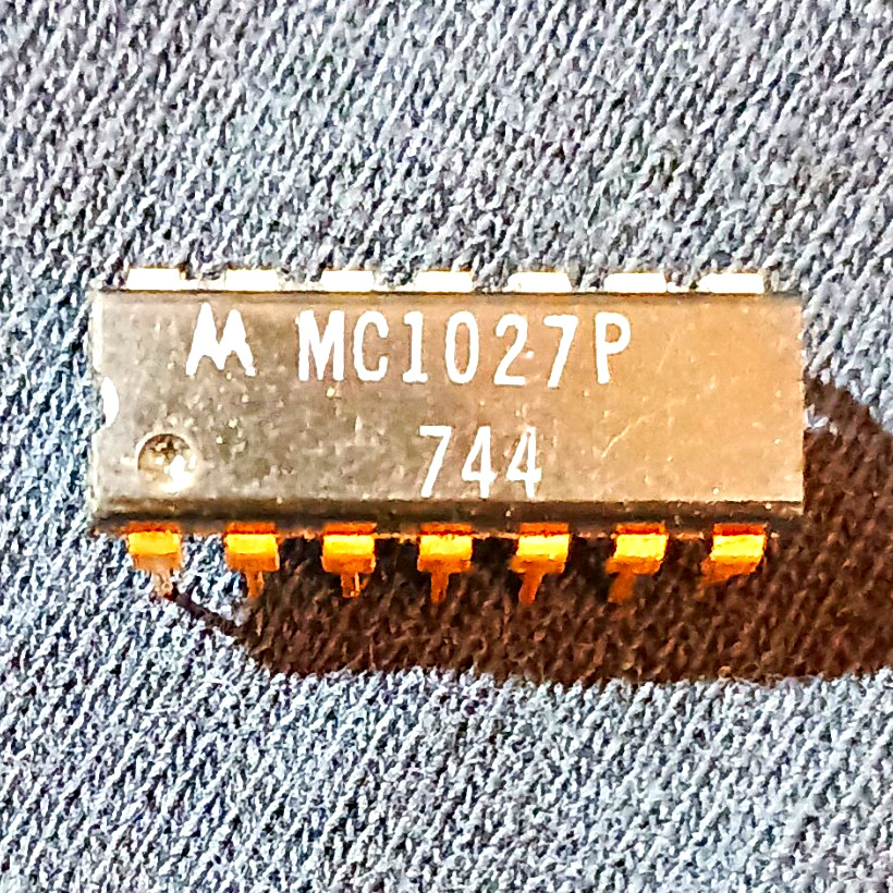 Vintage Motorola NOS Electronics MC1027P Integrated Circuit Chip J-K Flip-Flop
