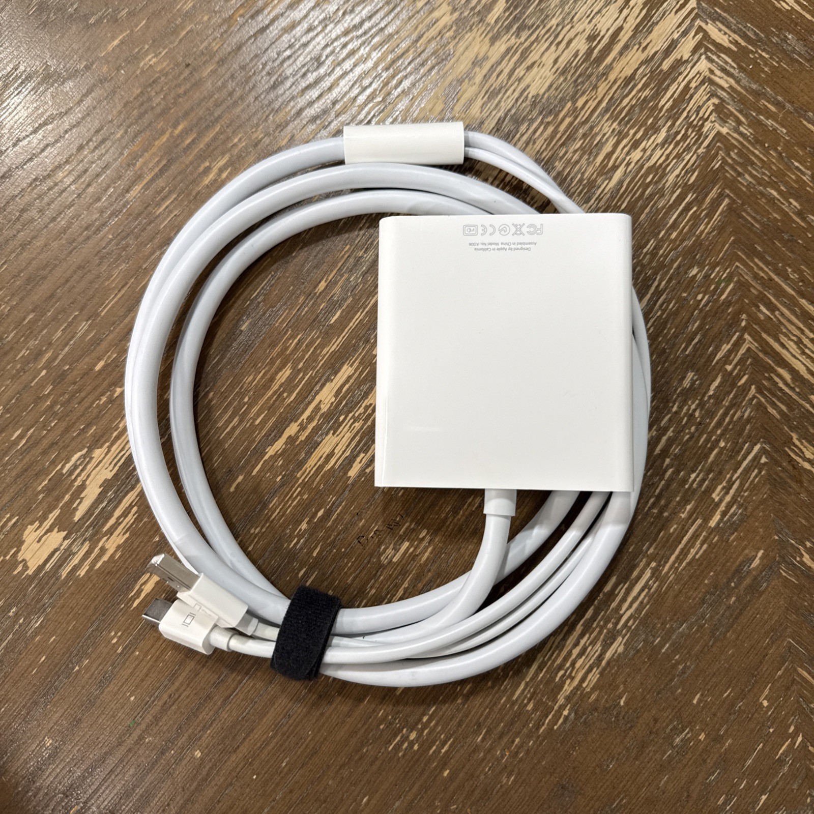 Apple A1306 Mini Display Port to Dual-link DVI Adapter - White
