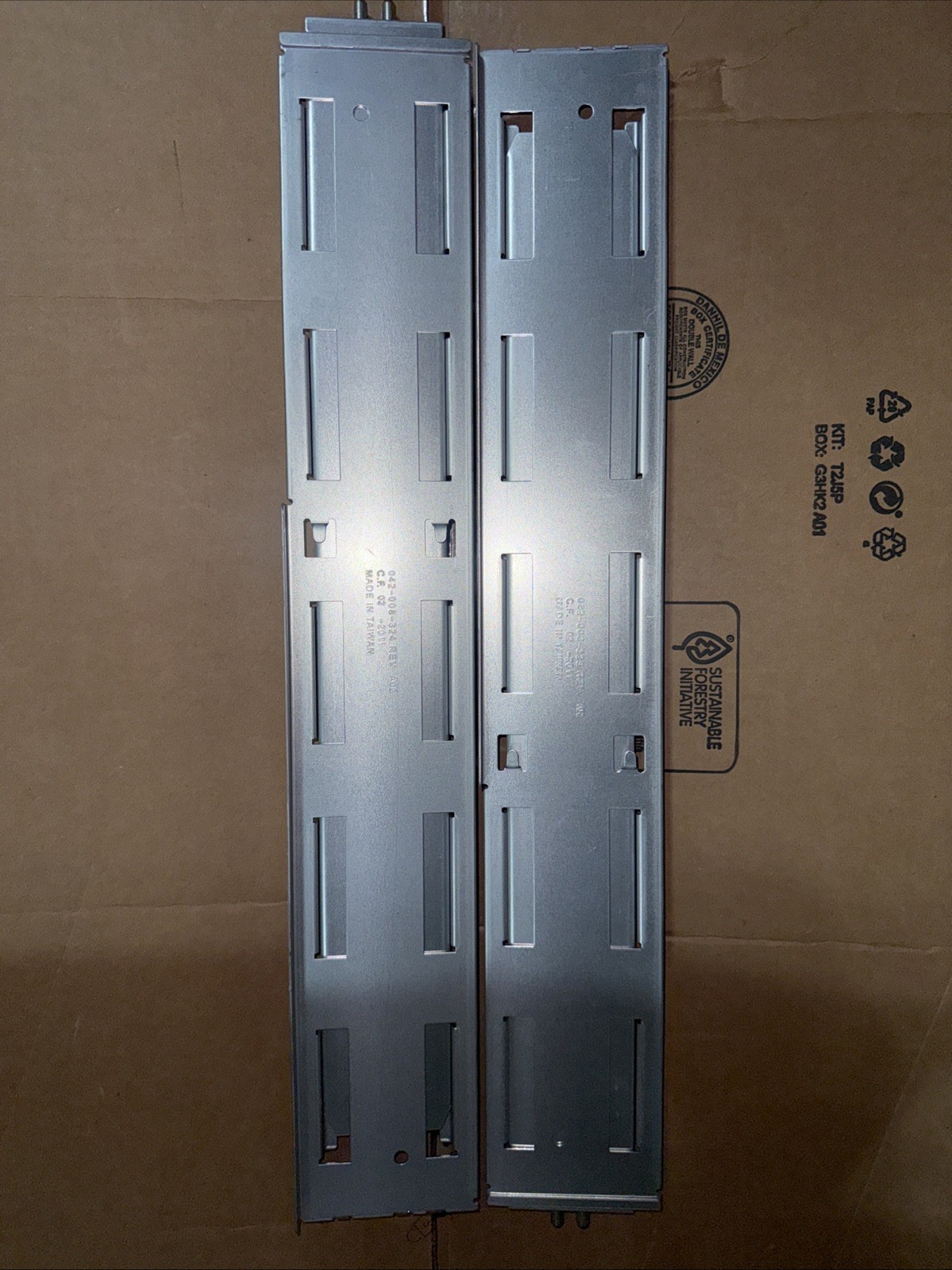 Dell EMC VNX VNXe3200 25-Slot DAE Rack Mount Rail Kit 042-008-325 042-008-324