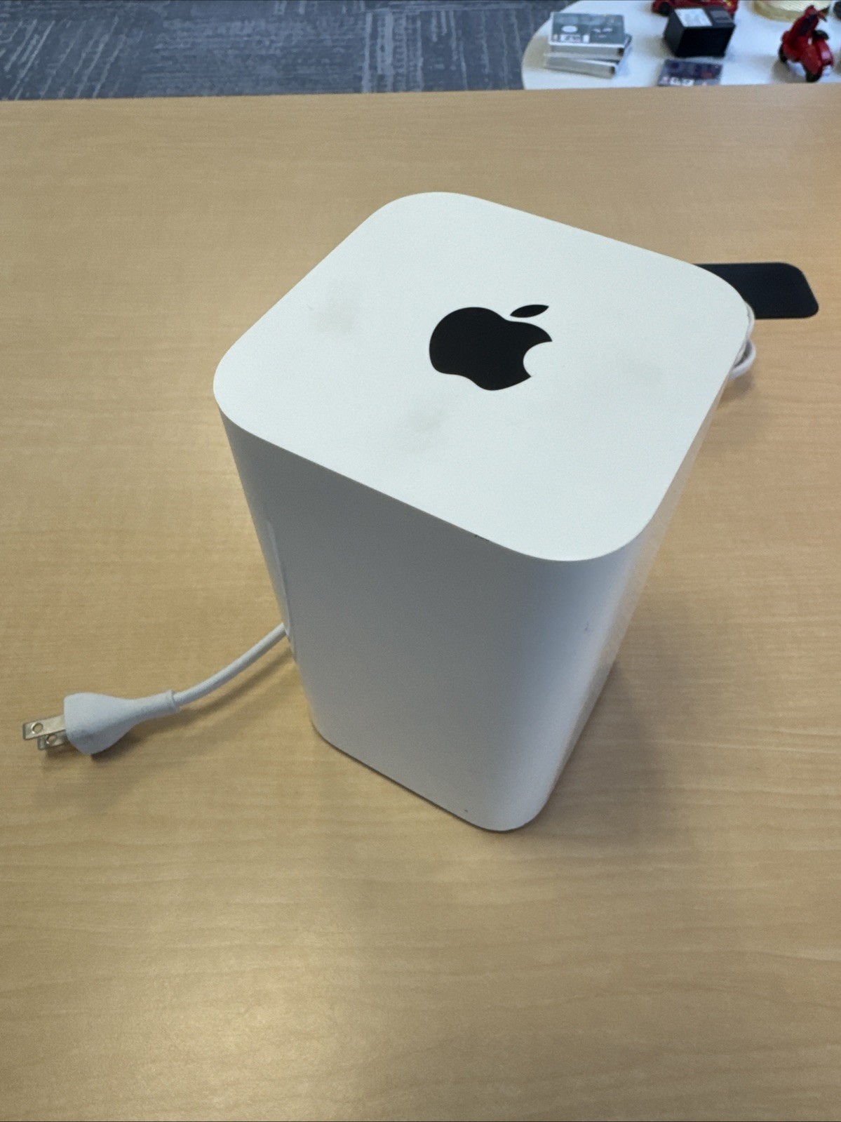 Apple AirPort Time Capsule 5th 802.11ac Wireless Router w/USB, 2TB HDD A1470