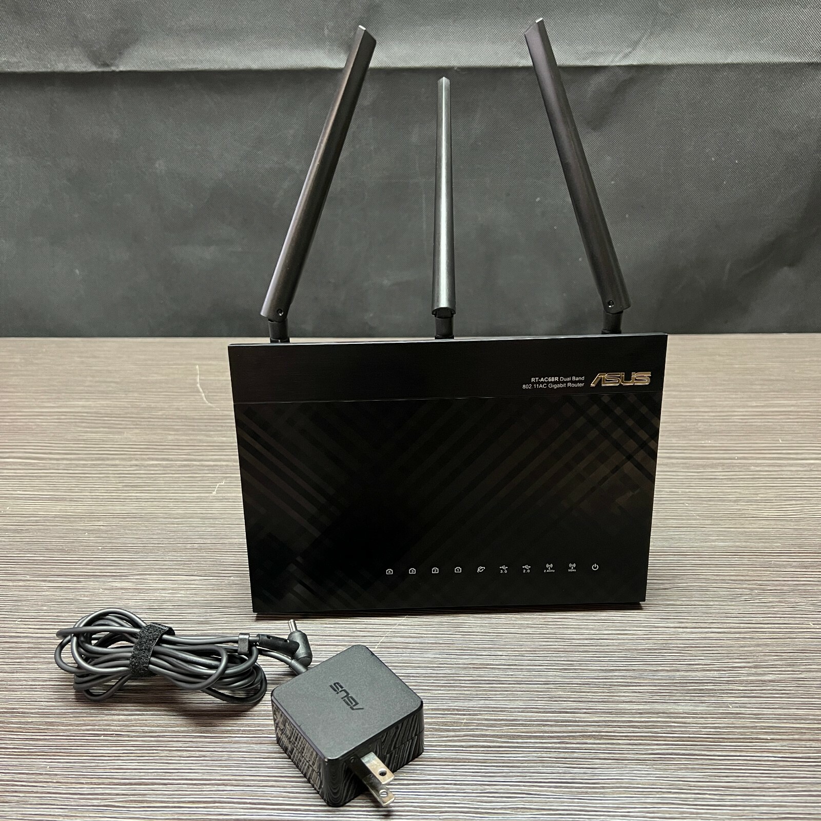 ASUS RT-AC68R AC1900 Wireless Dual Band 802.11AC Gigabit Router W/ OEM Adapter