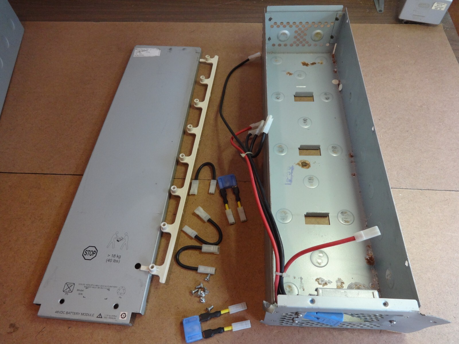 APC 48VDC SLIDE-IN BATTERY MODULE, Mod. APCRBC105 (NO BATTERIES)
