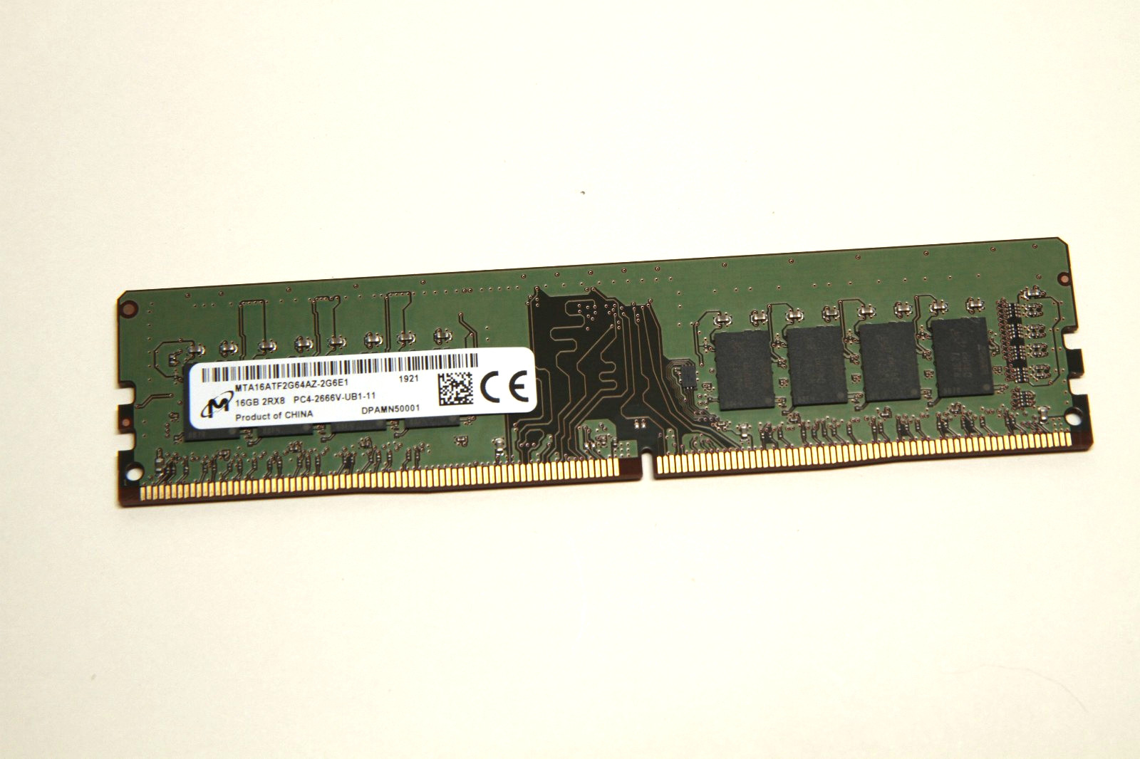 Micron 16GB Desktop RAM DDR4 2666MHz 2Rx8 PC4-2666V-UB1-11 MTA16ATF2G64AZ-2G6E1