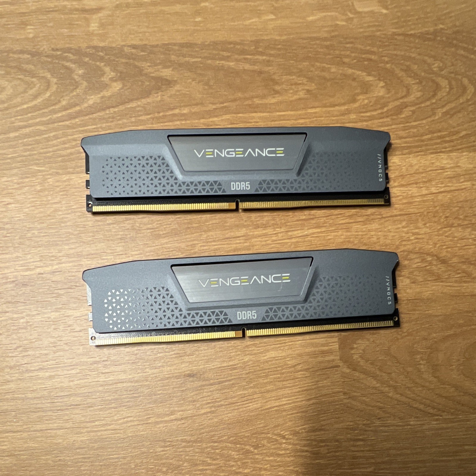 Corsair Vengeance 16GB (2x8GB) DDR5 5200MT/s DIMM RAM CMK16GX5M2B5200Z40