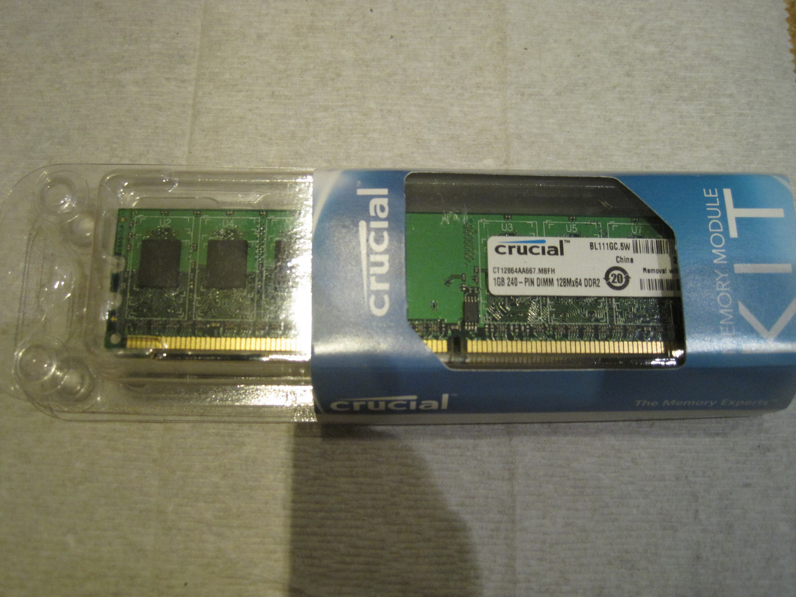 ...Crucial CT12864AC667 Memory Module Kit PC2-5300 2 GB DIMM 667 MHz DDR2 ..NEW