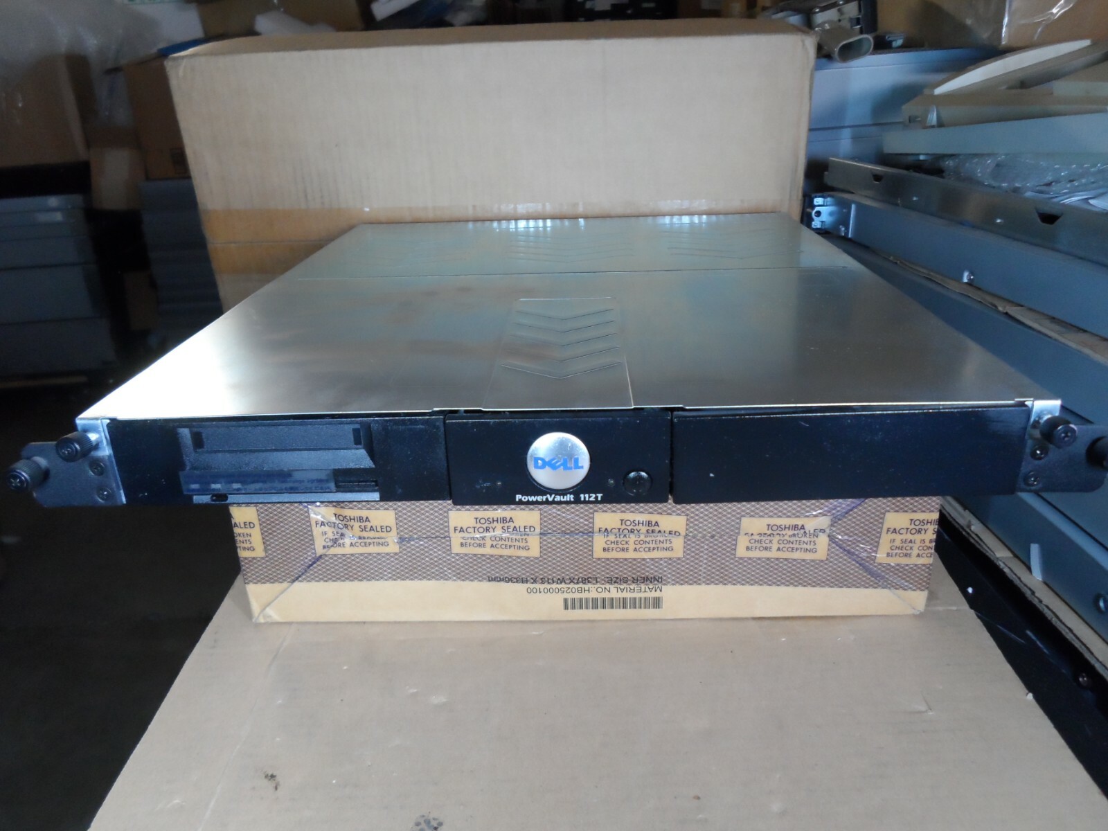 Dell PowerVault 112T PV112T with 1X DDS4 DAT40 Rack Mount 1U Unit