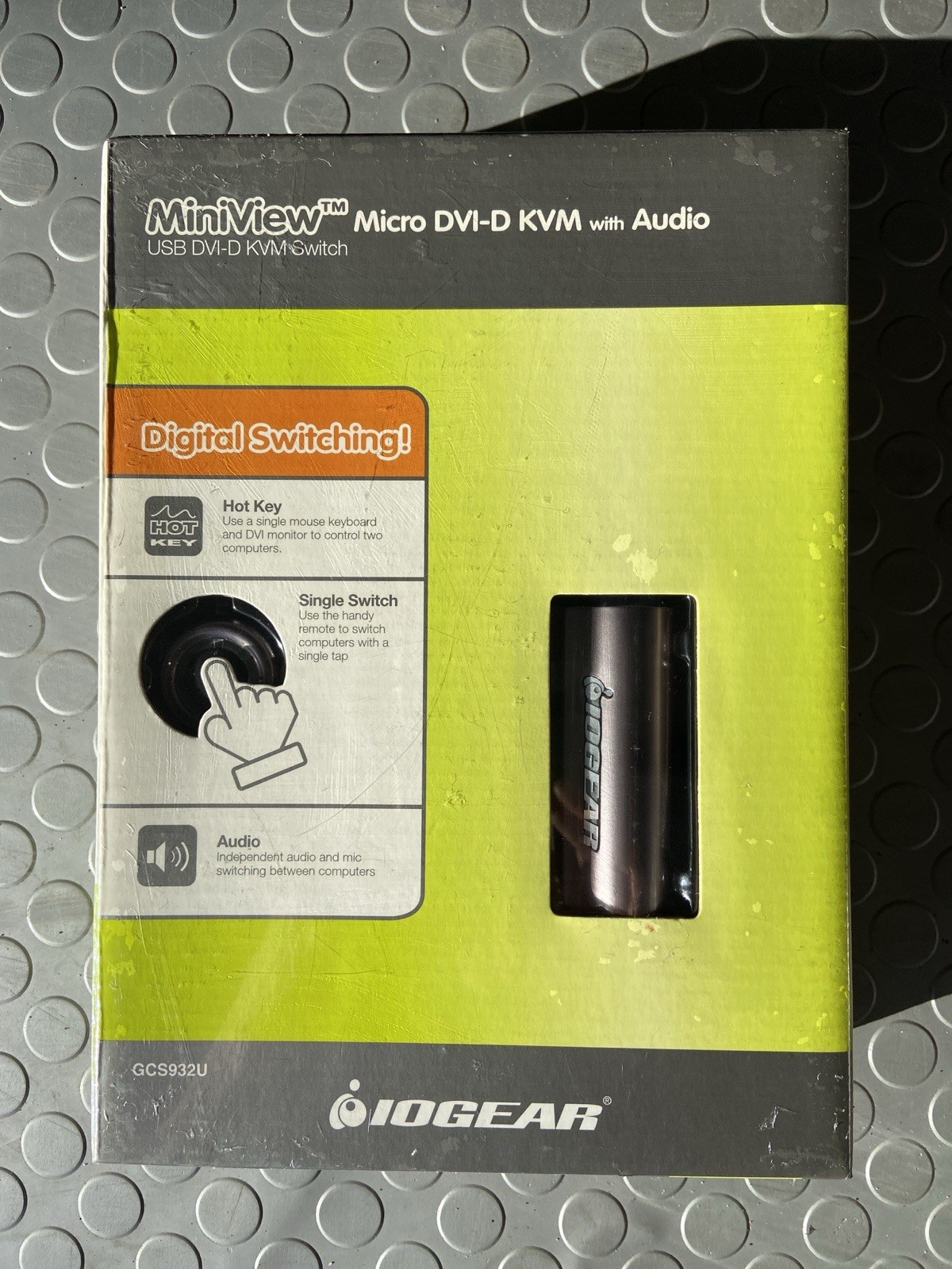 BRAND NEW SEALED in Box iogear Mini view Micro DVI-D KVM Switch with Audio