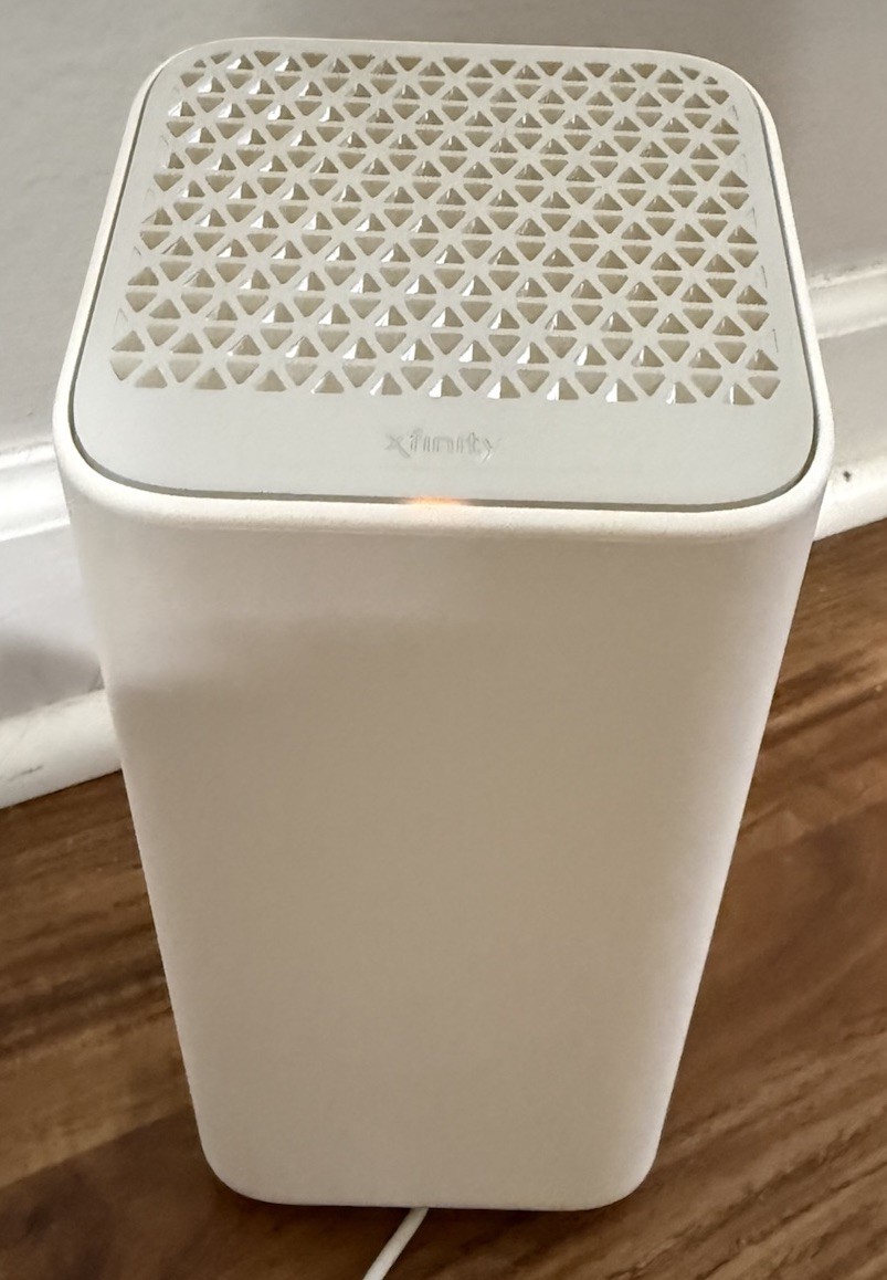Xfinity XB7-CM Modem WiFi Router With Power Cord - Tested For Power Only