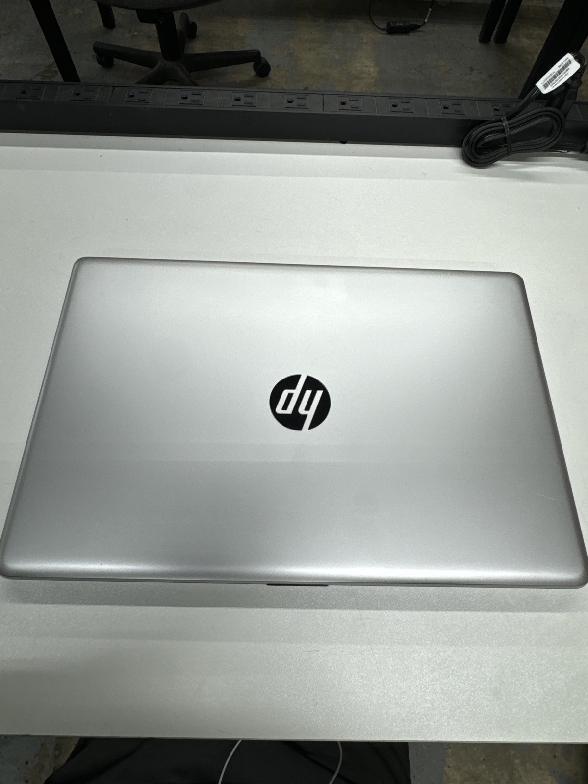 17-by4063cl HP17in.         Used/For Parts