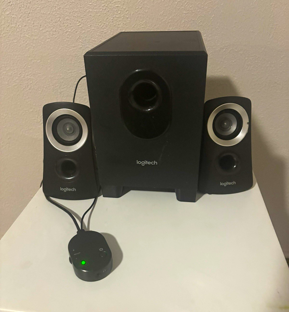 Logitech Z313 2.1 Channel Wired Speaker System w/ Subwoofer Control Pod Black