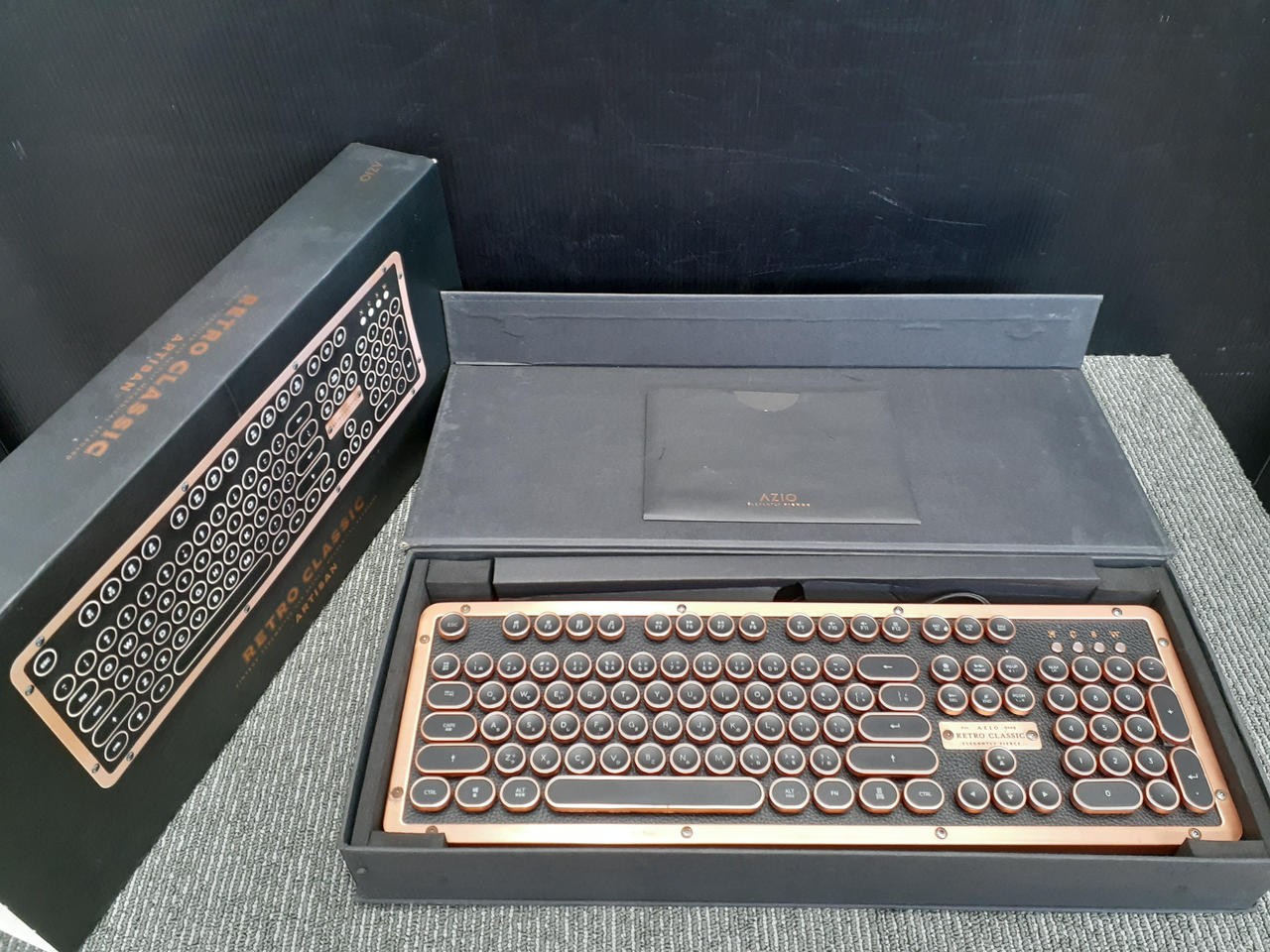 AZIO MK-RETRO-L-03-JP Mechanical Keyboard, Retro Design, Used