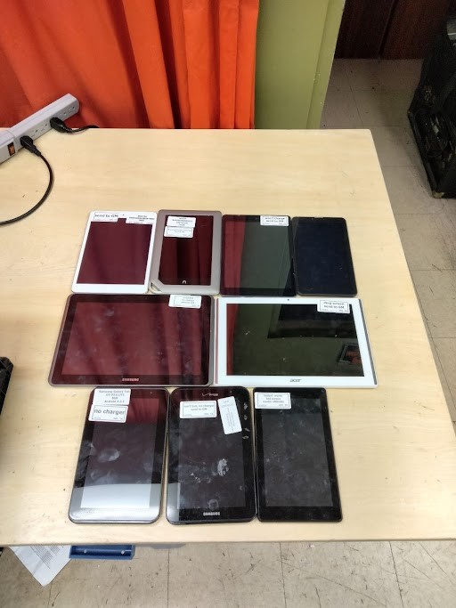 Random Lot Of 5 Tablets Nook Acer Galaxy Tab iPad LG Samsung Amazon Apple 1425