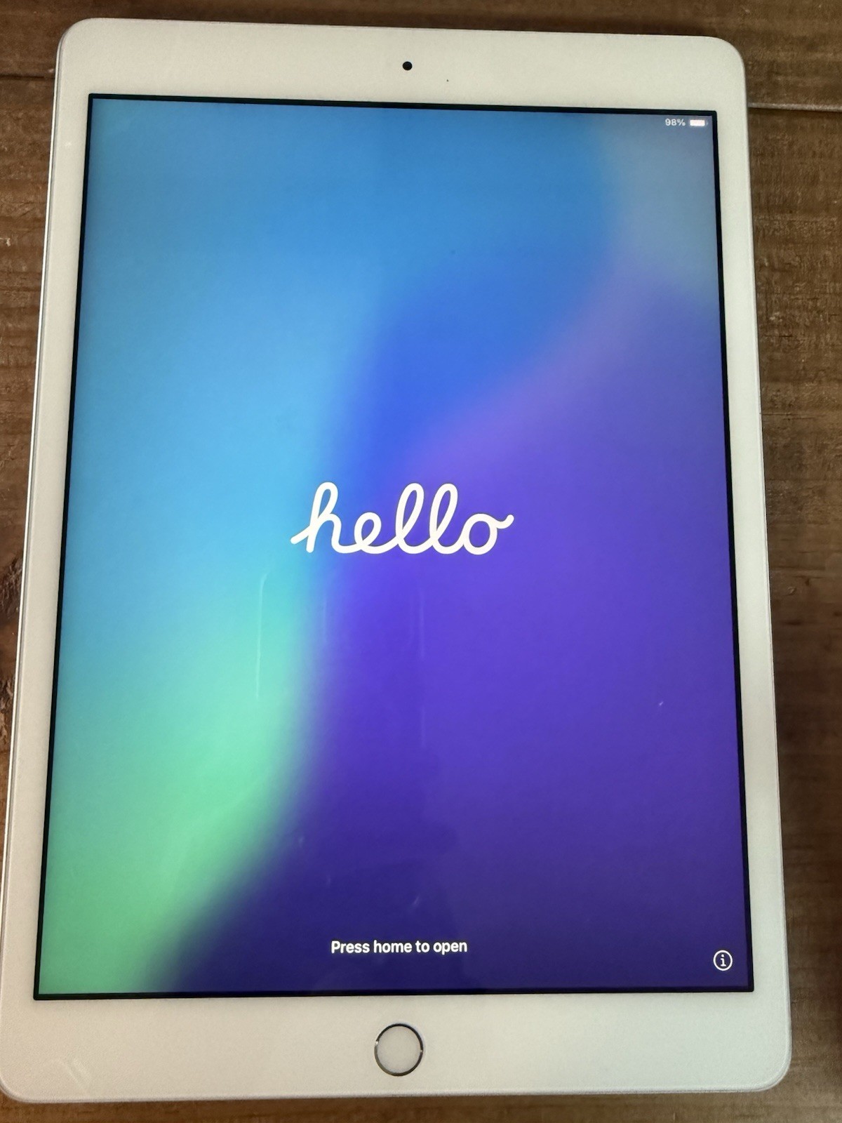 10.2" Apple iPad 7th Gen (WiFi) / Model A2197 - Very Nice / Clean