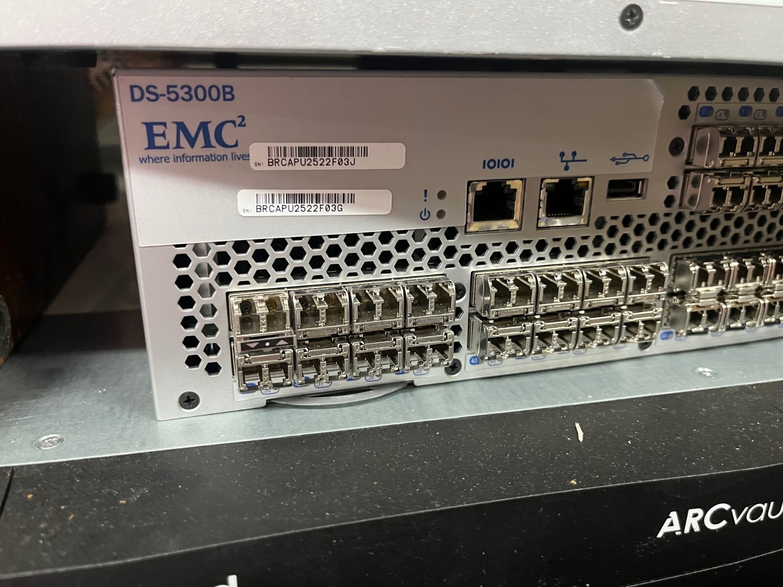 EMC BROCADE DS-5300B 5300 80-Ports Fibre Channel Ports 2U Switch with licenses.
