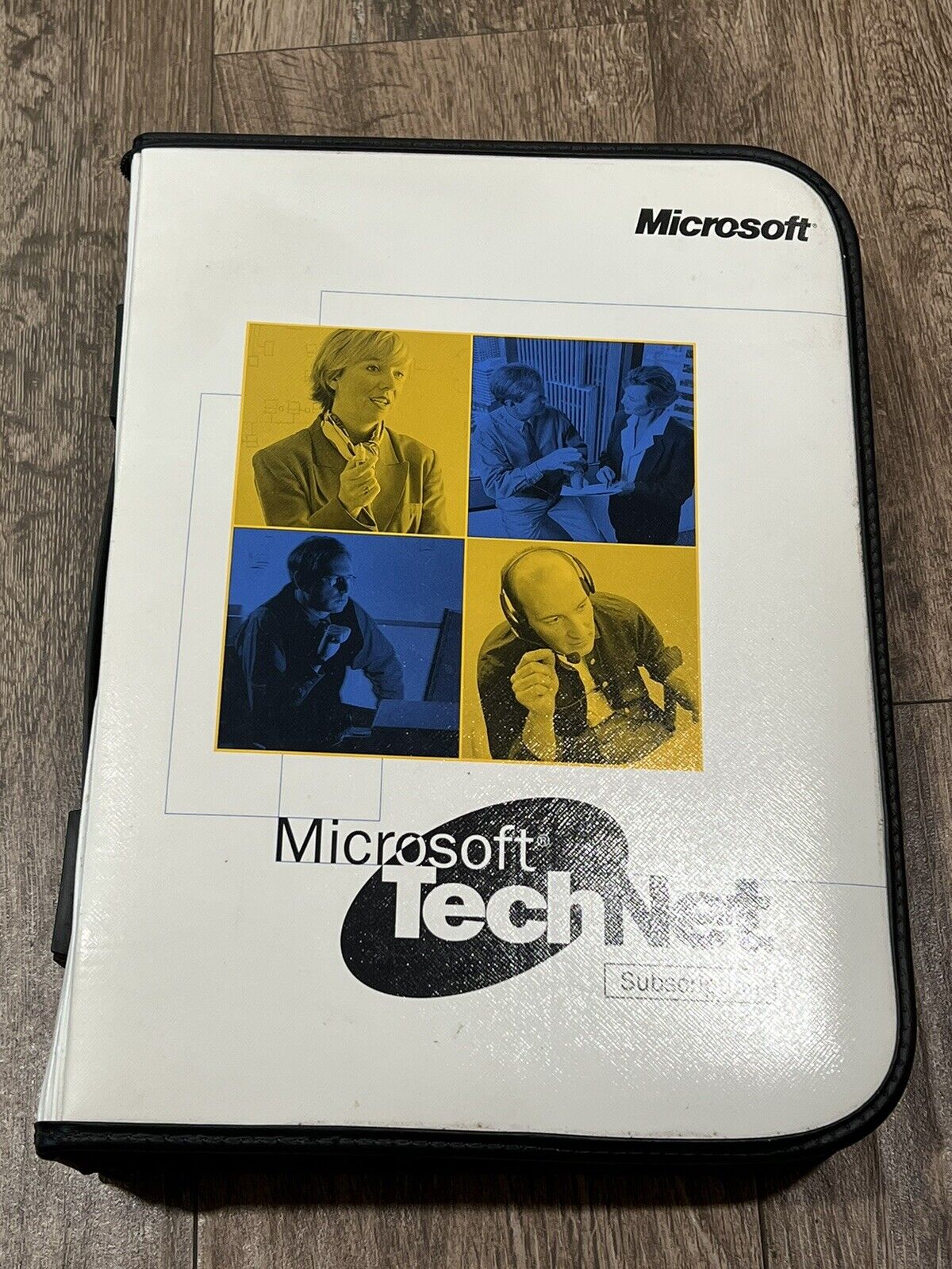 Microsoft Technet Subscription Binder w/ 44 CDs from 1999-2000