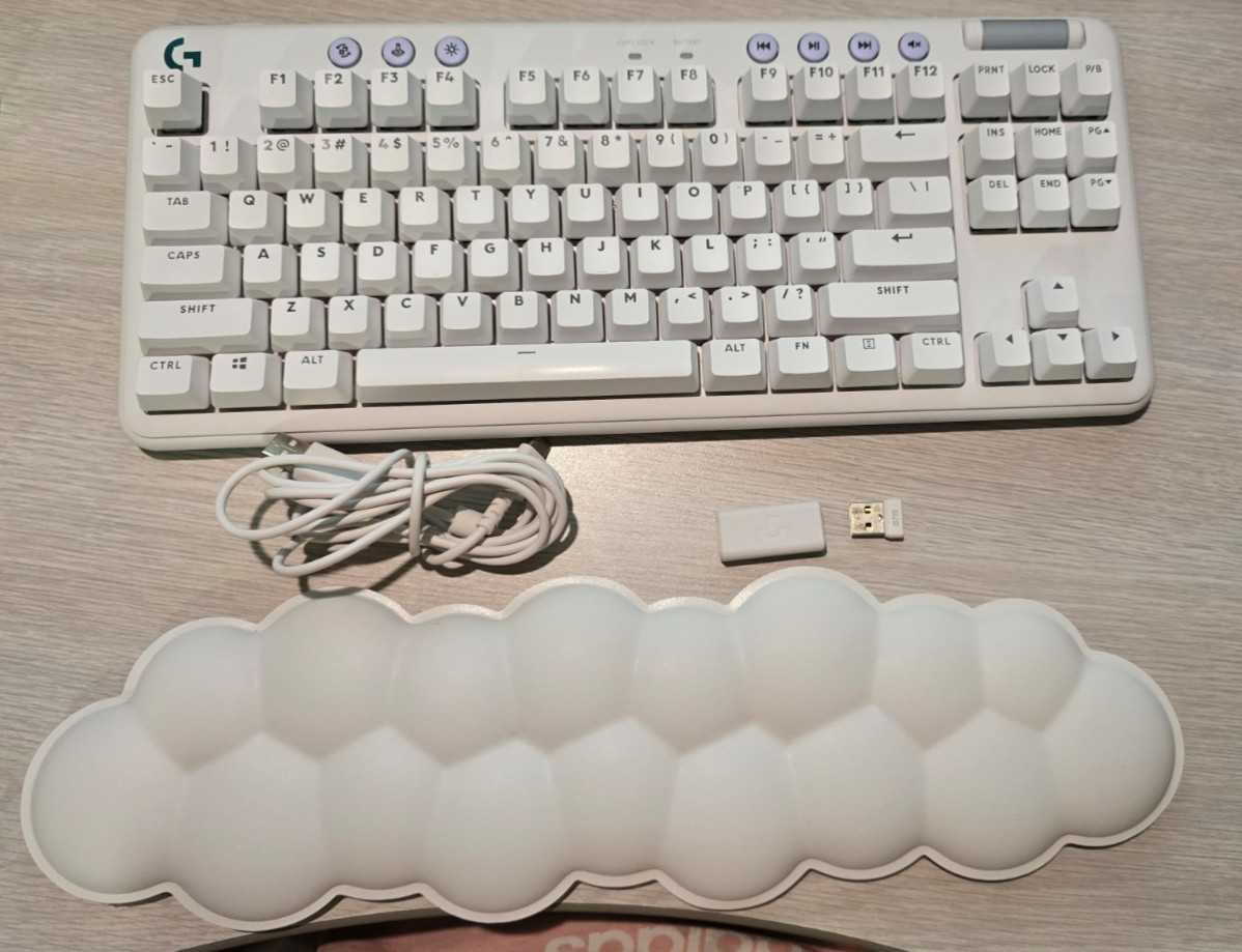Logitech G715 LIGHTSPEED Wireless Gaming Keyboard Clicky Off White - Open Box