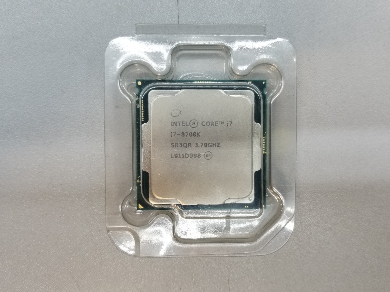 Intel Core i7-8700K 3.7GHz 12MB LGA1151 95W Six-Core Desktop CPU Processor SR3QR
