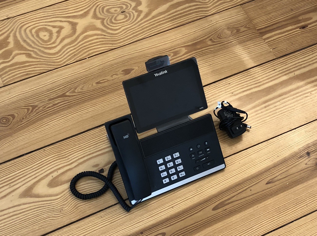 Yealink SIP VP-T49G Elegant Gigabit IP Phone w/Video Camera -Excellent Condition