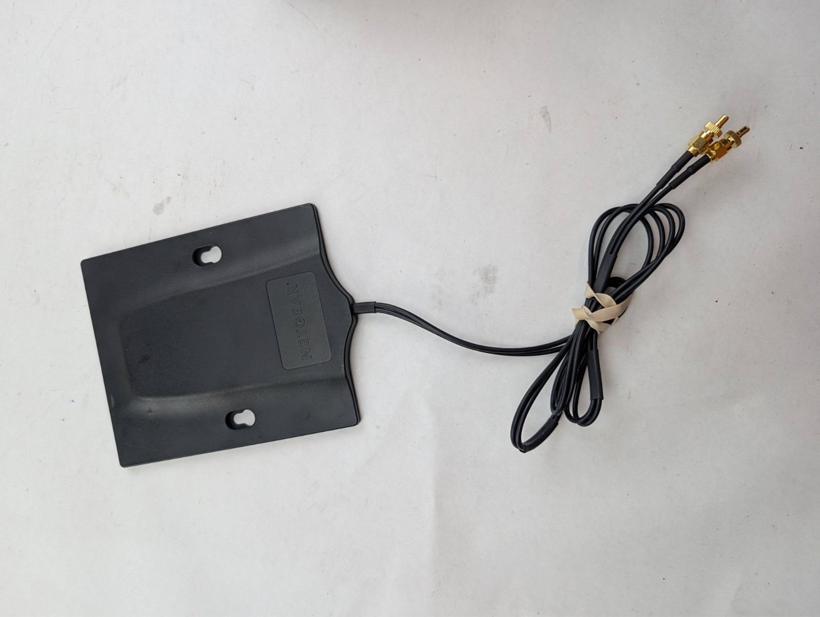 NETGEAR Omnidirectional MIMO Antenna (6000451) - Enhances Performance Black