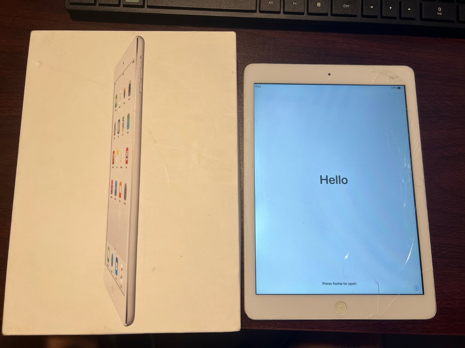 Apple iPad Air 32 GB, w/Box, works perfect, READ FULL LISTING, Free Exp shipping