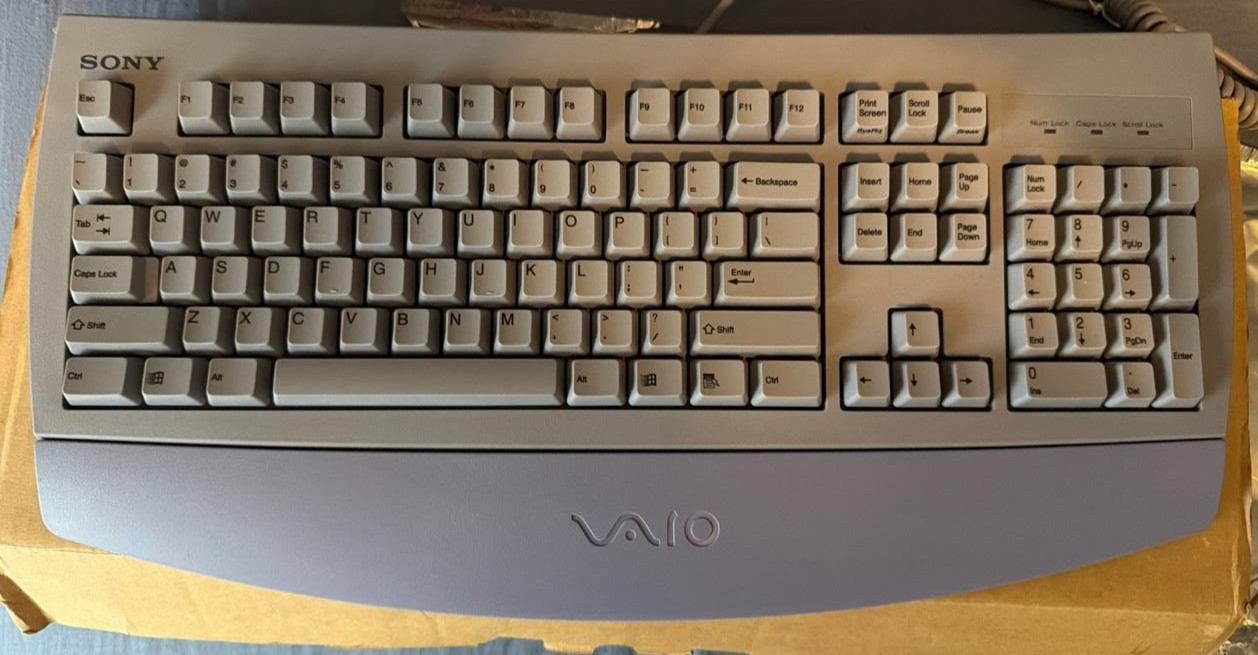 Genuine Vintage Sony Computer Keyboard PS/2 Model KB-7923 Tested