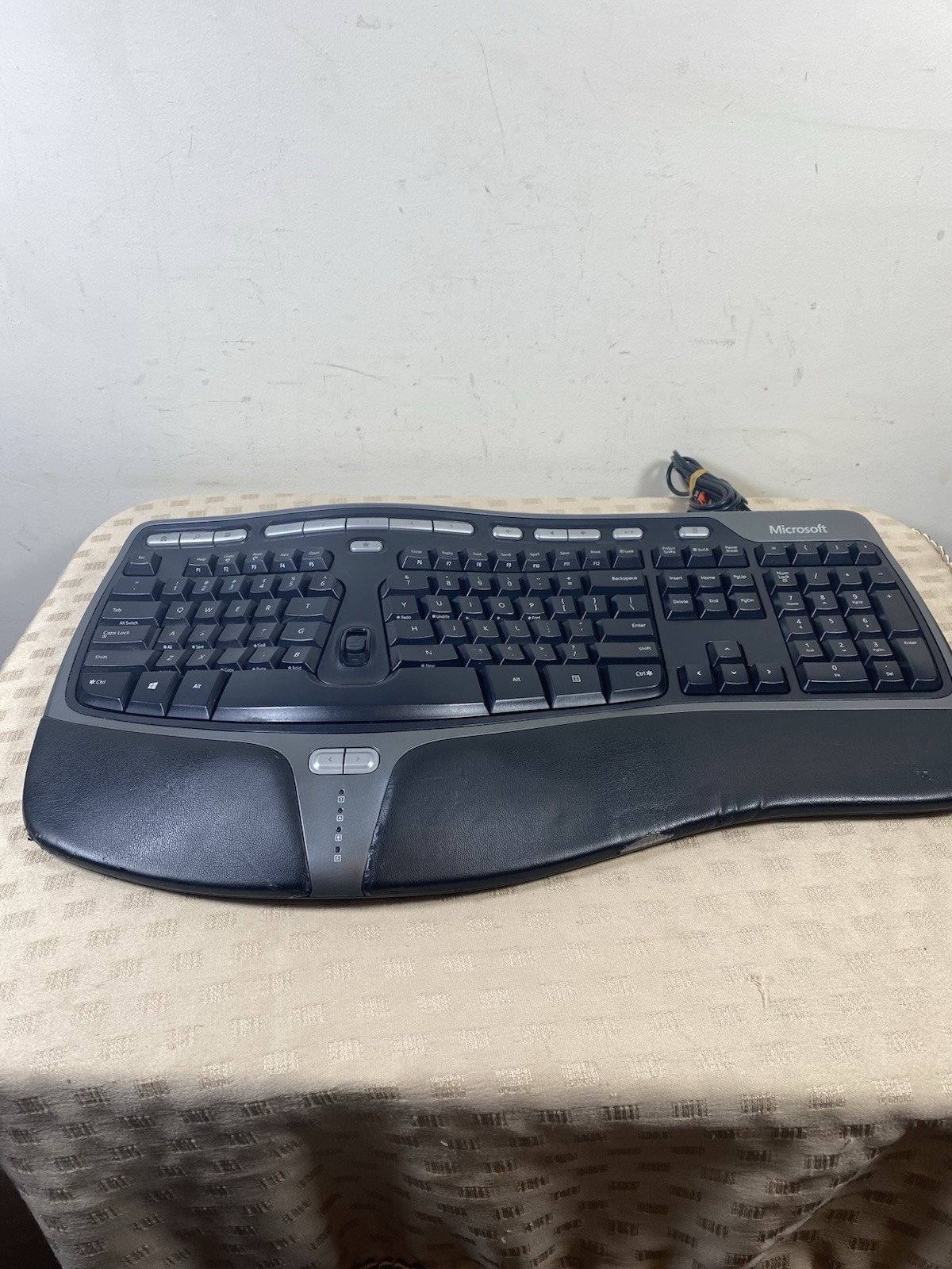 Microsoft Natural Ergonomic Keyboard 4000 v1.0 USB Wired Black Gray KU-0462 