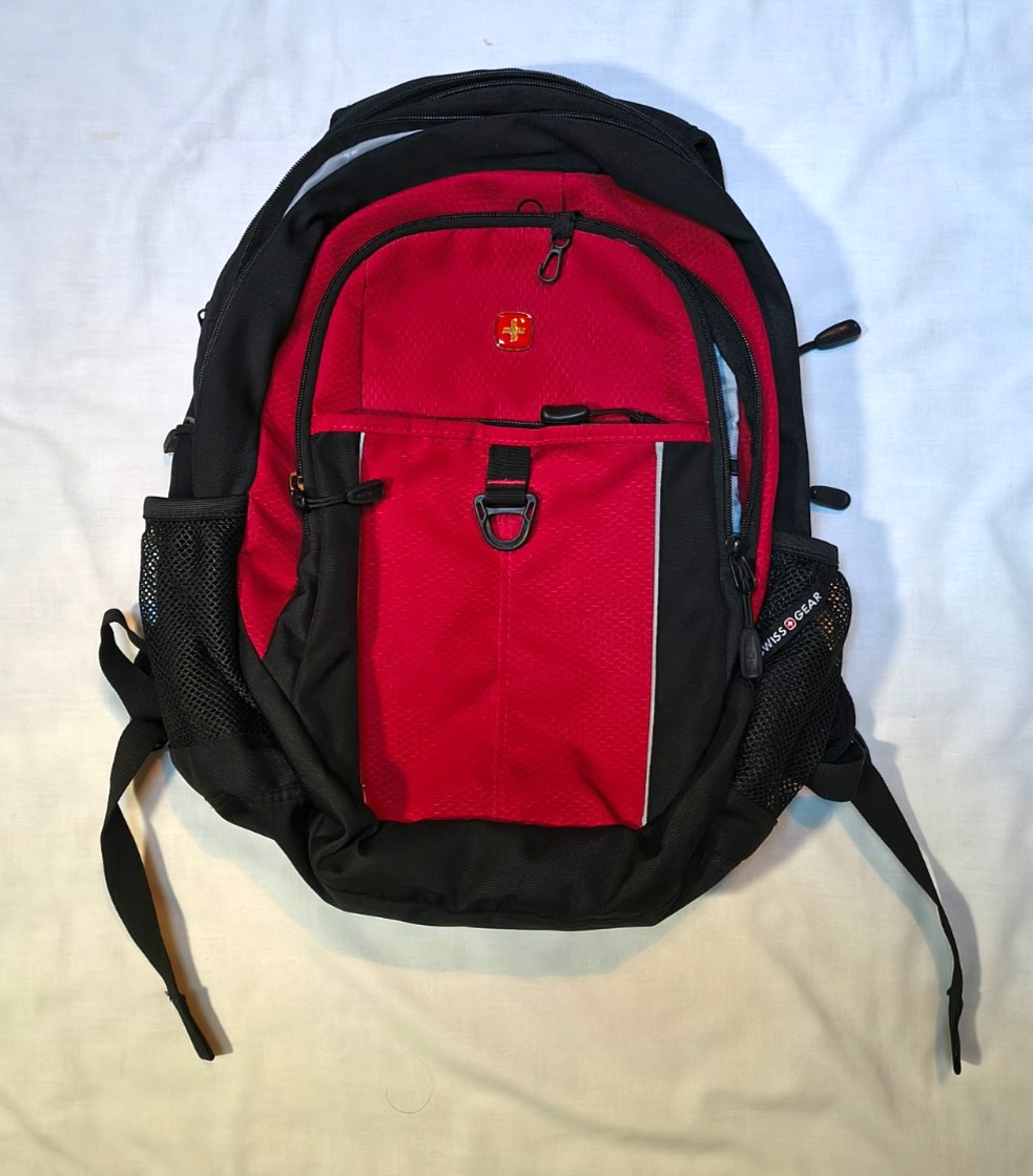 Classic Swiss Gear Airflow Laptop Backpack/Bag - Red and Black, 4 large pockets