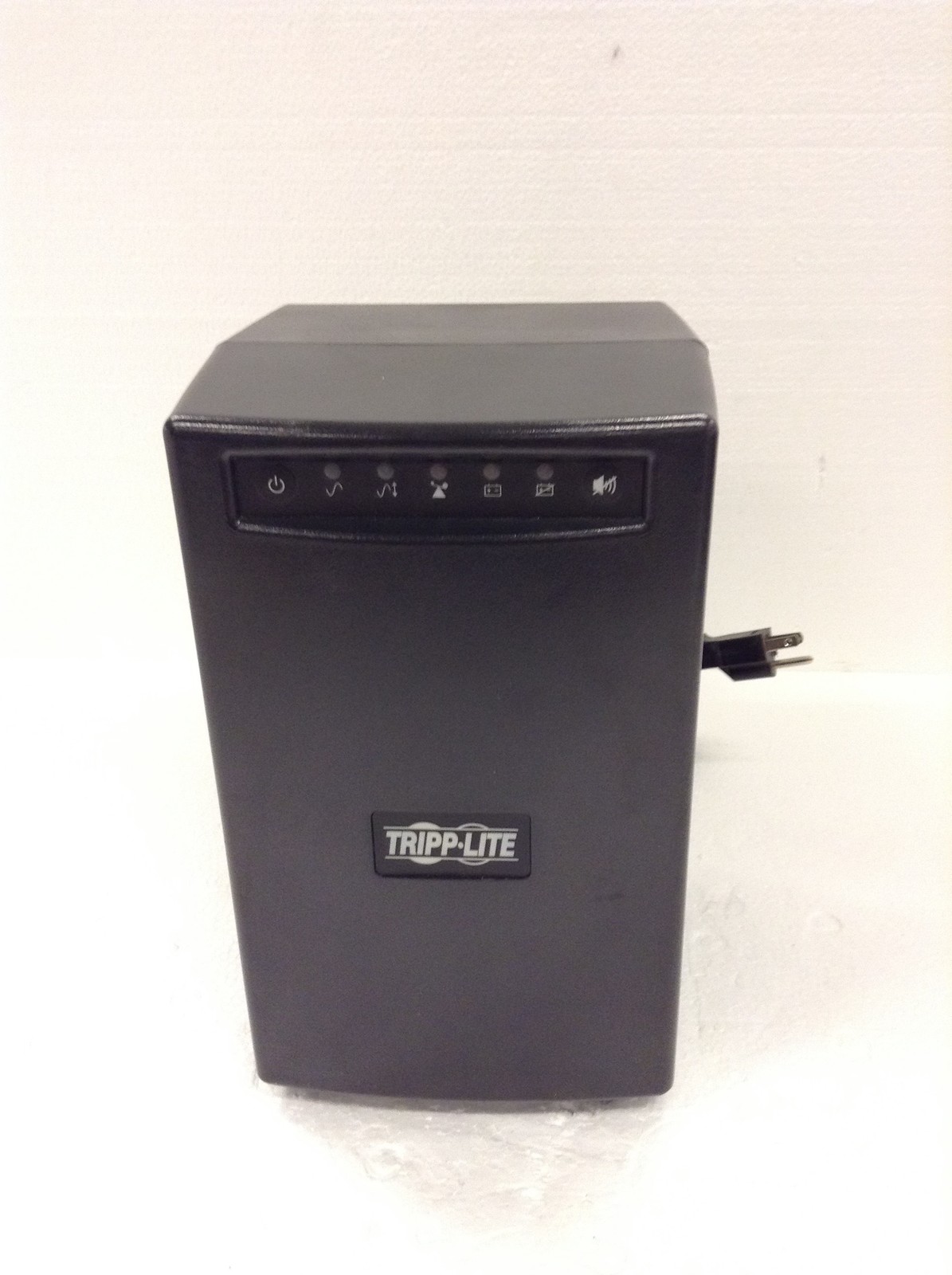 Tripp Lite OMNIVS1500 UPS Battery Backup 1500VA 940W 8 Oulets USB No Battery