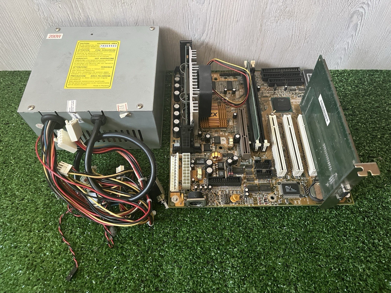 Retro PC Kit Motherboard B687 Slot 1 Celeron 300A 64MB S3 Virge DX AT PSU