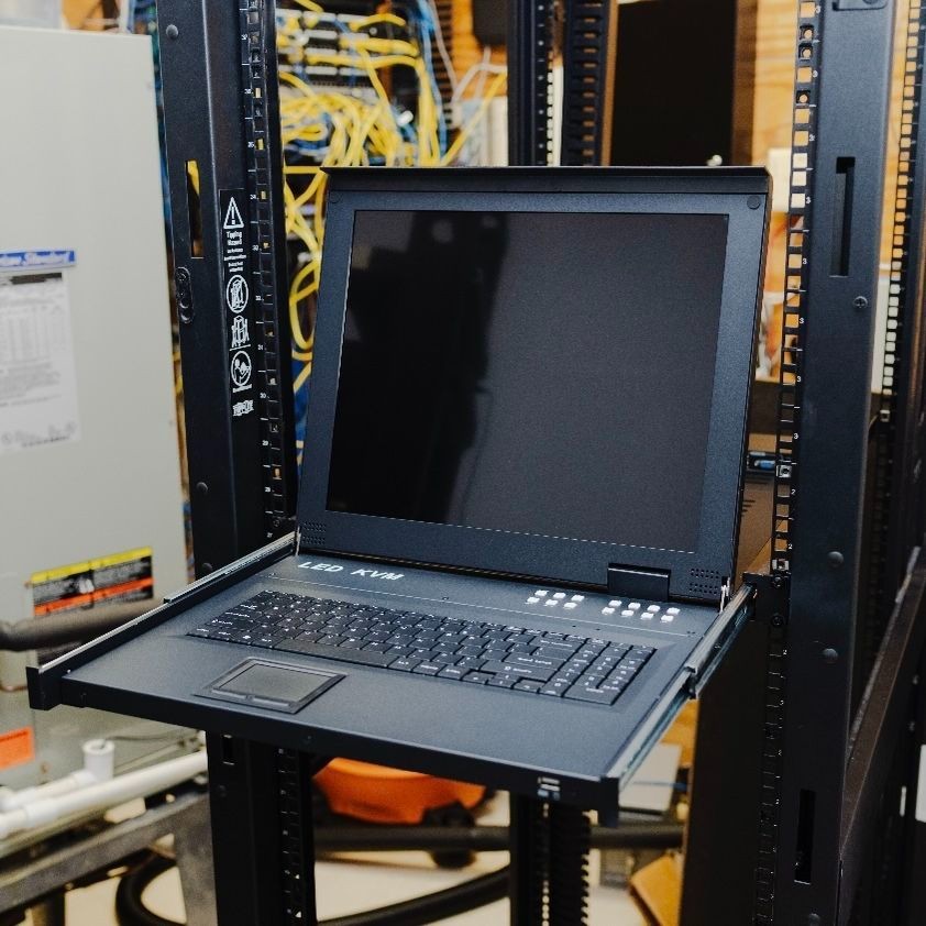 17" LCD KVM Console 8 Port VGA, Yinker Rackmount KVM Switch Fit 1U 19" Rack, Key