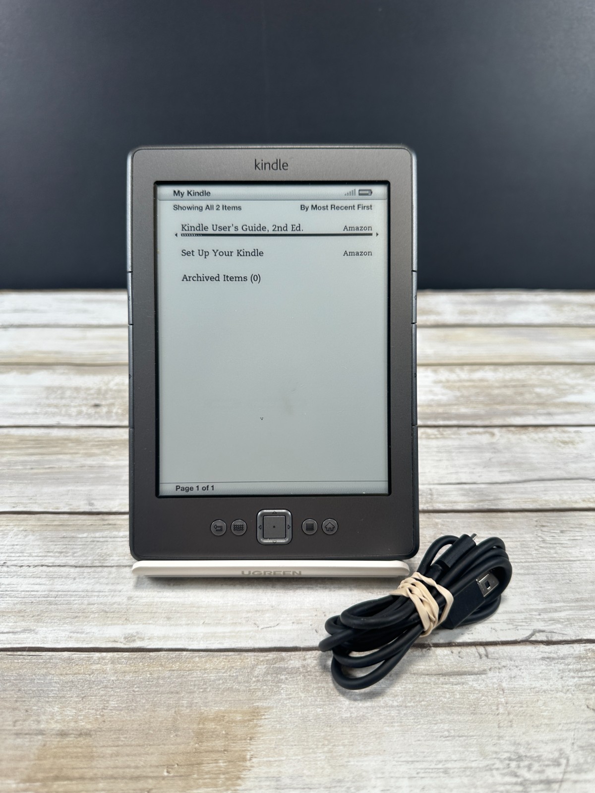 Amazon Kindle (4th Gen.) D01100 - 2GB - Wi-Fi - 6" eReader - Works Read