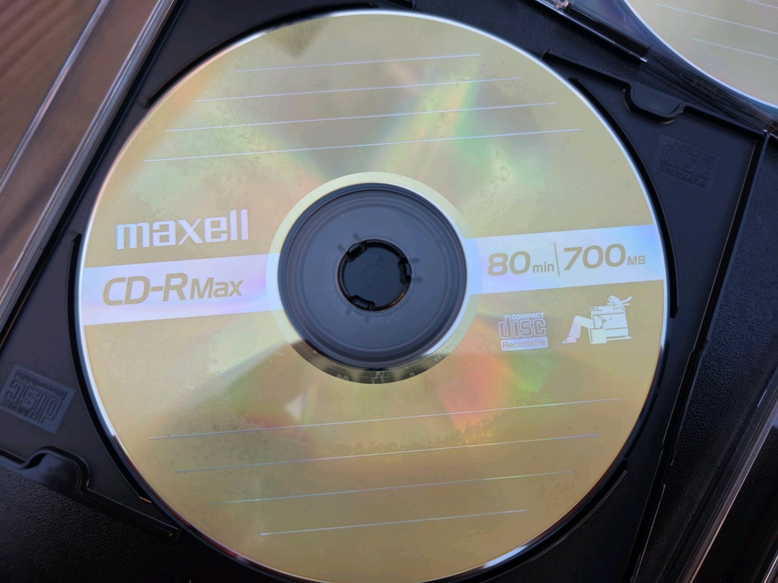 Lot of 25 Maxell CD-R Max Discs 80 Min 700MB with Slim Jewel Cases