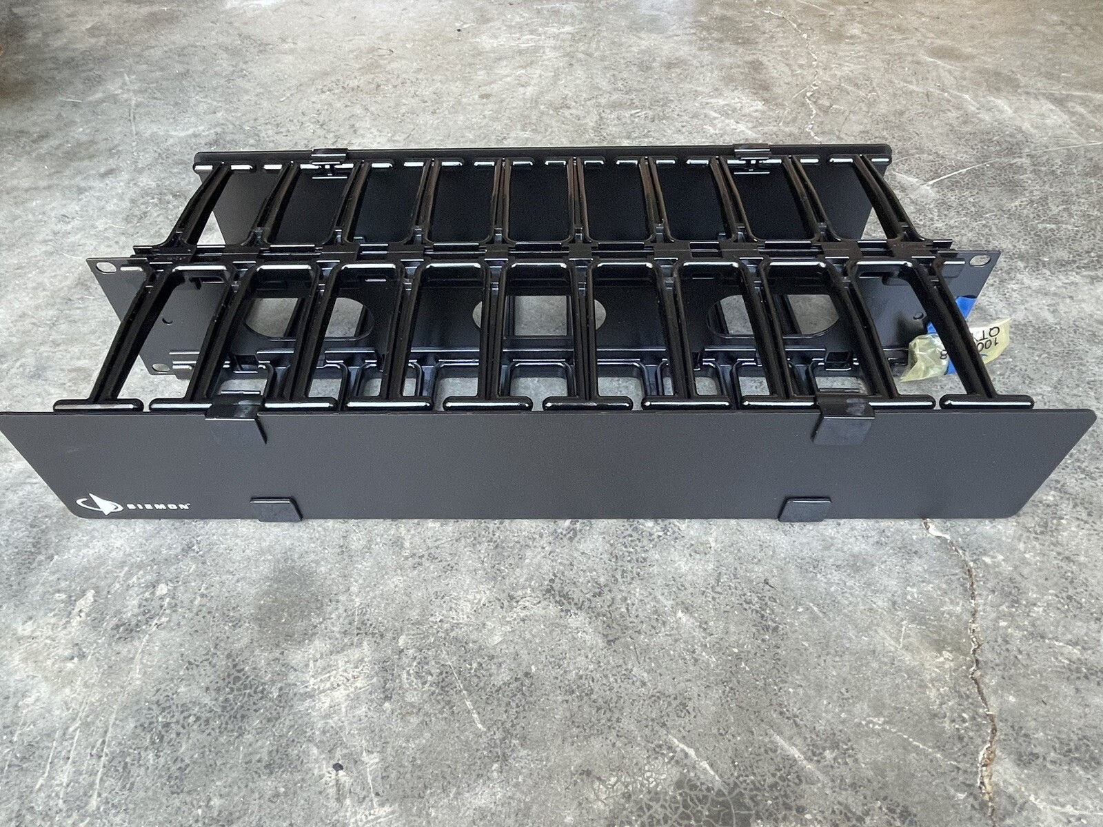 Siemon CABLE MANAGER Routeit HORIZONTAL DOUBLE-SIDED 8”D 2U Black HCM-4-2U-D