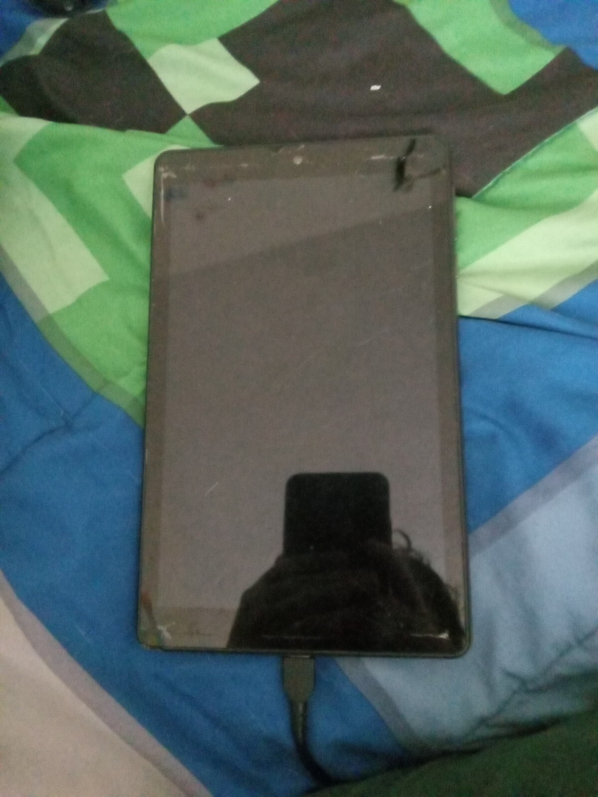 onn tablet cracked screen Ok Condition USB-C